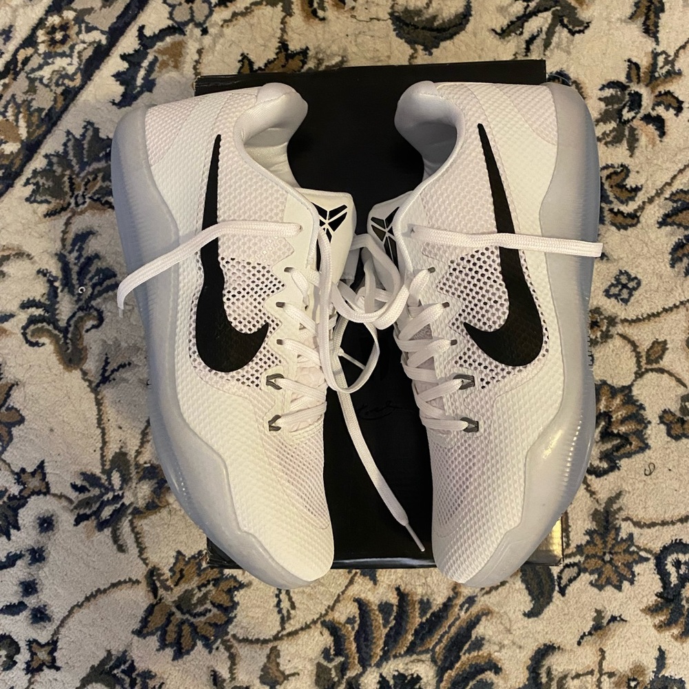 Nike Kobe 11 fundamentals size 12 brand new with box